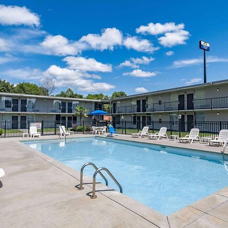 Days Inn And Suites By Wyndham Oxford Exteriér fotografie