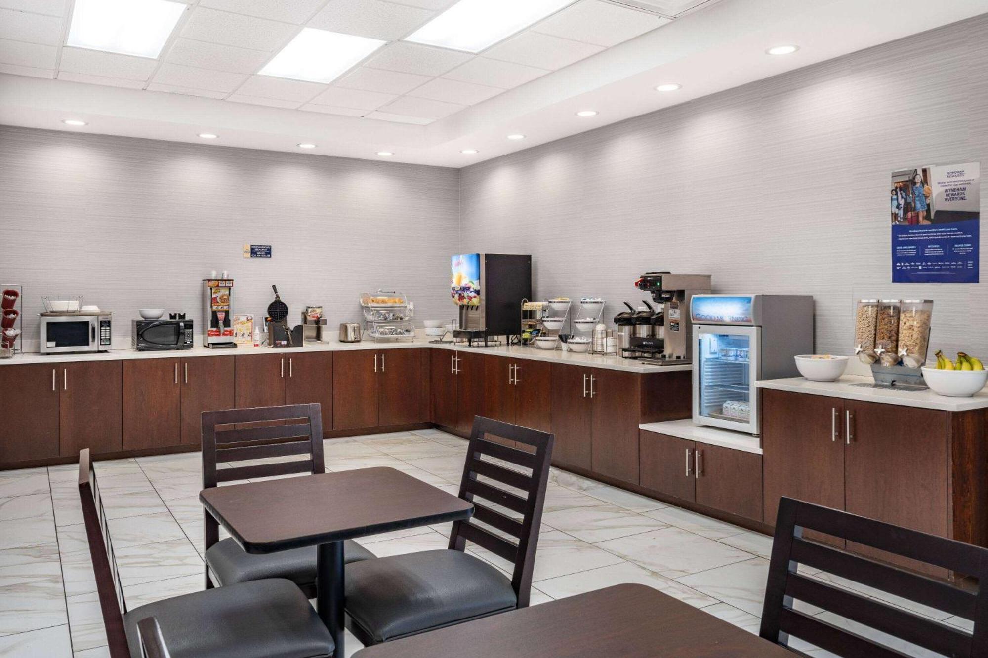 Days Inn And Suites By Wyndham Oxford Exteriér fotografie