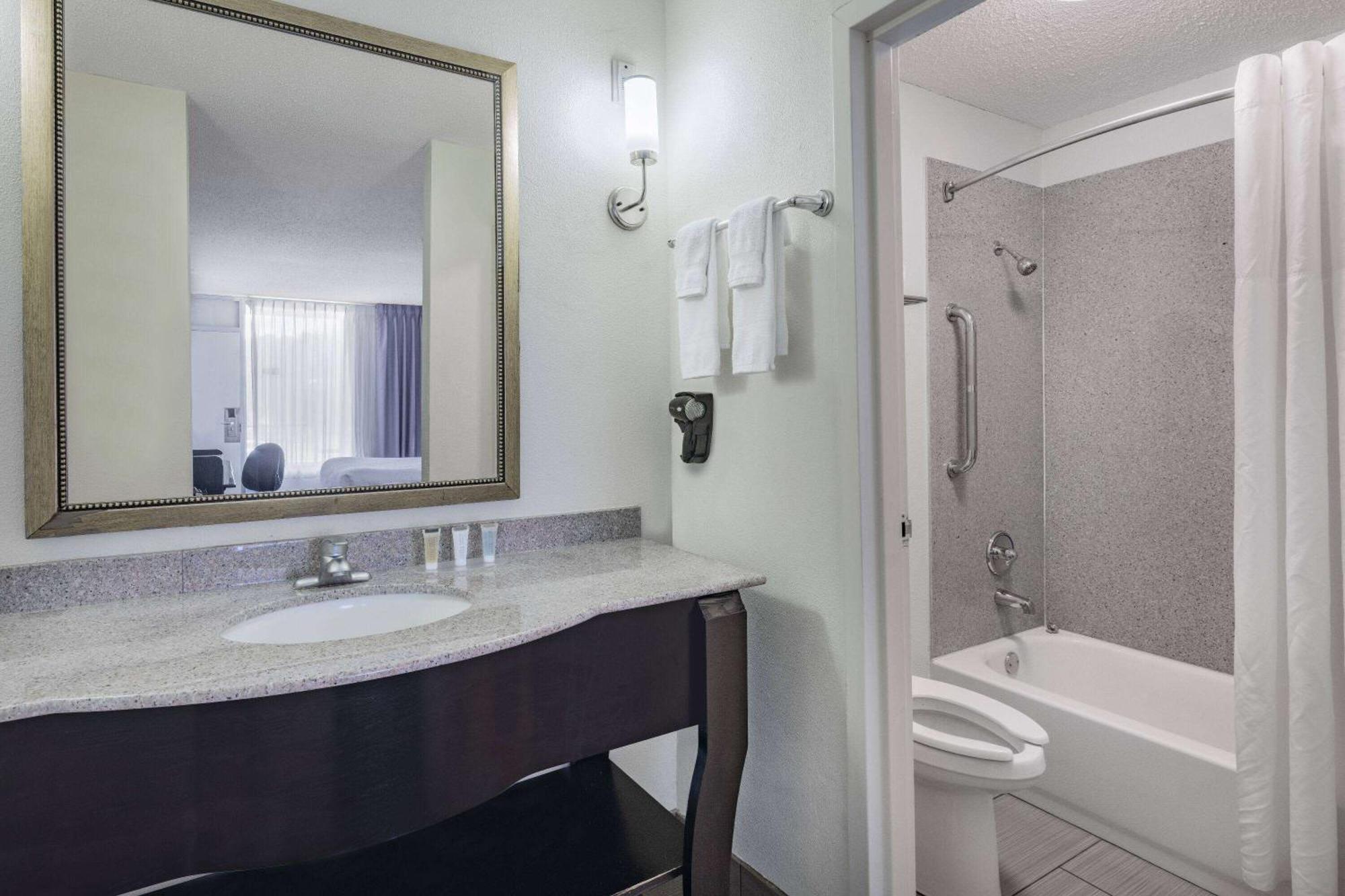 Days Inn And Suites By Wyndham Oxford Exteriér fotografie