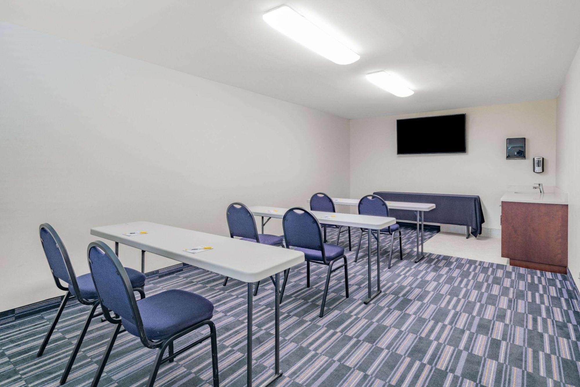 Days Inn And Suites By Wyndham Oxford Exteriér fotografie