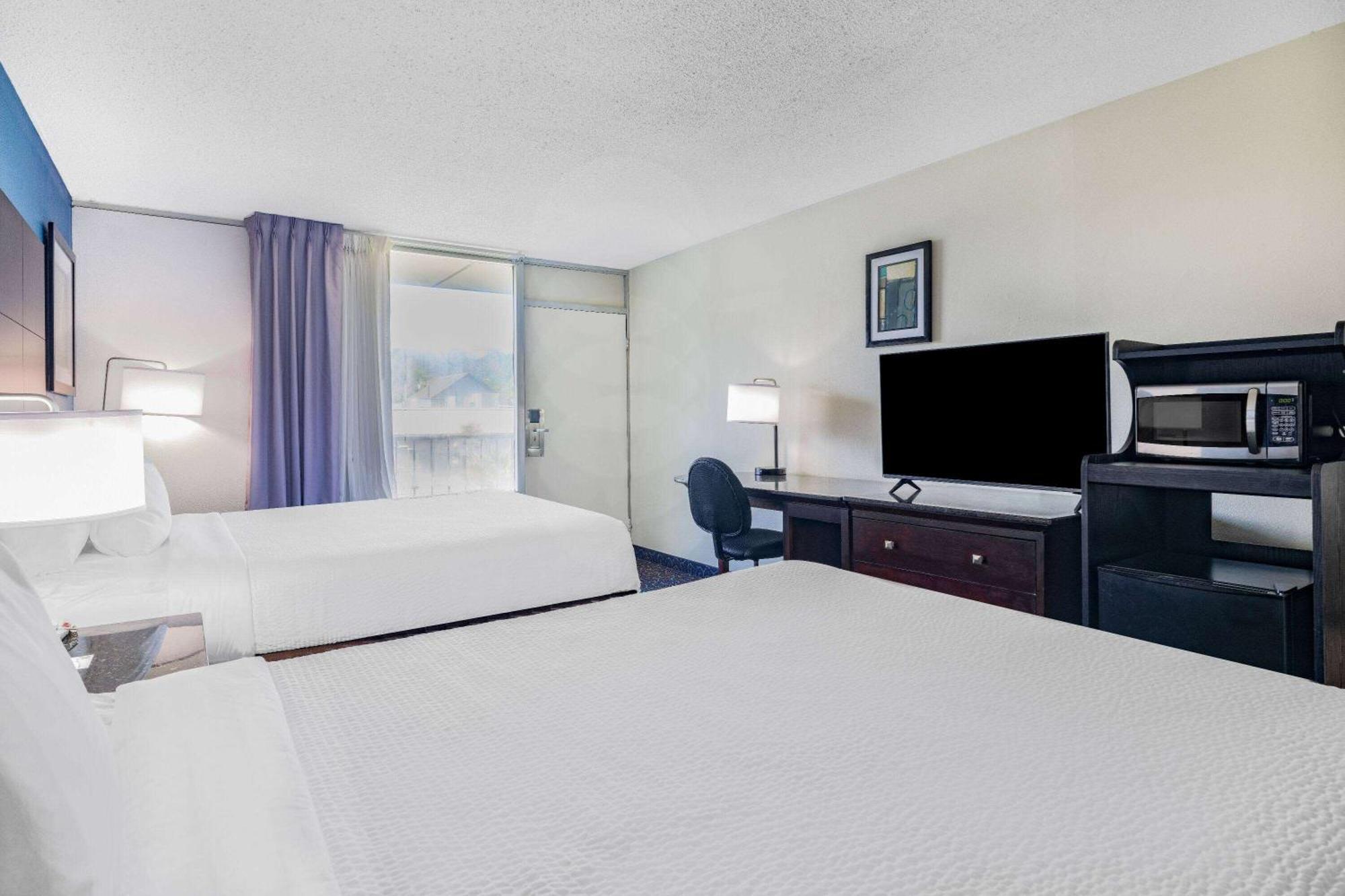Days Inn And Suites By Wyndham Oxford Exteriér fotografie