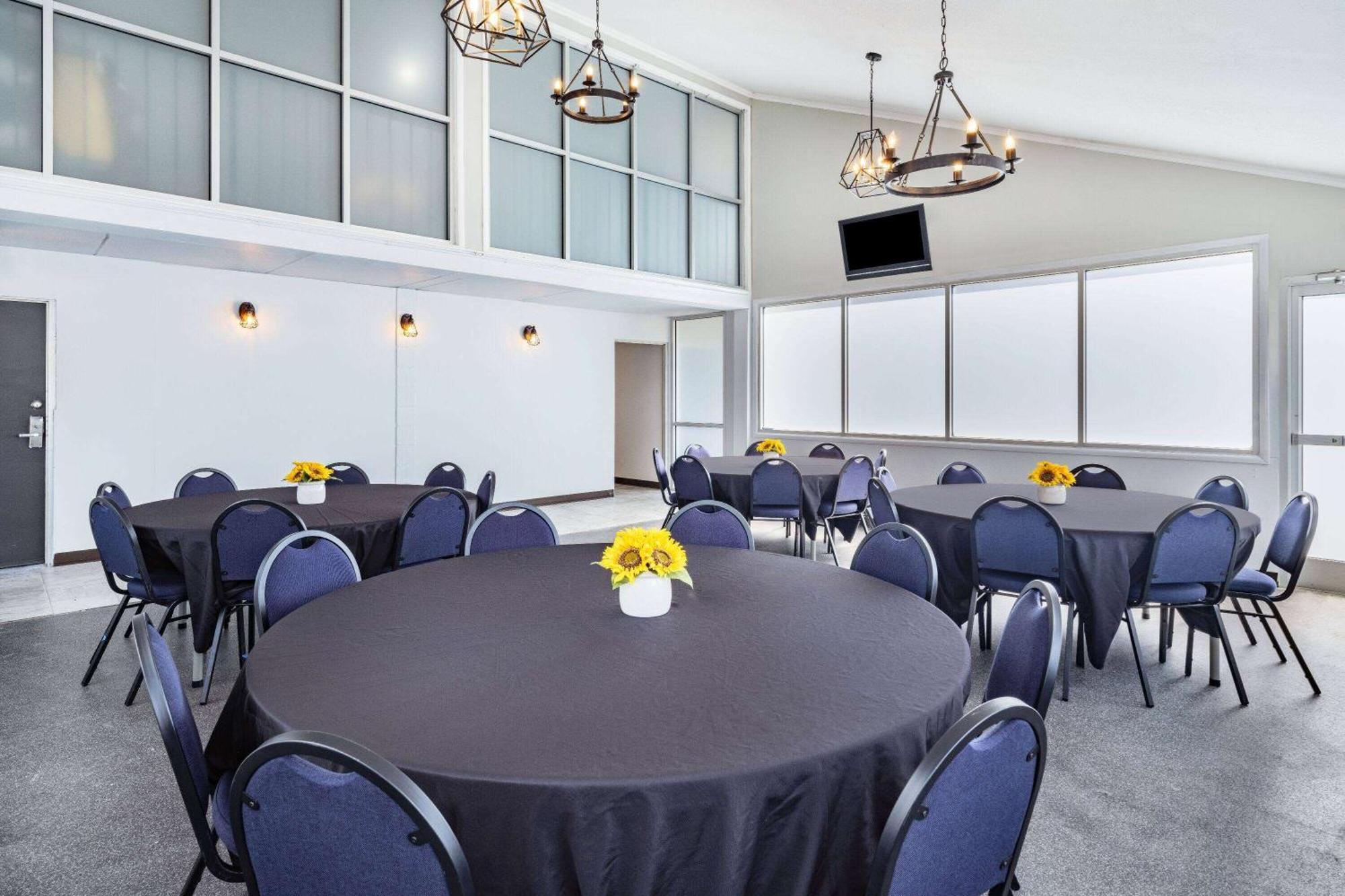 Days Inn And Suites By Wyndham Oxford Exteriér fotografie