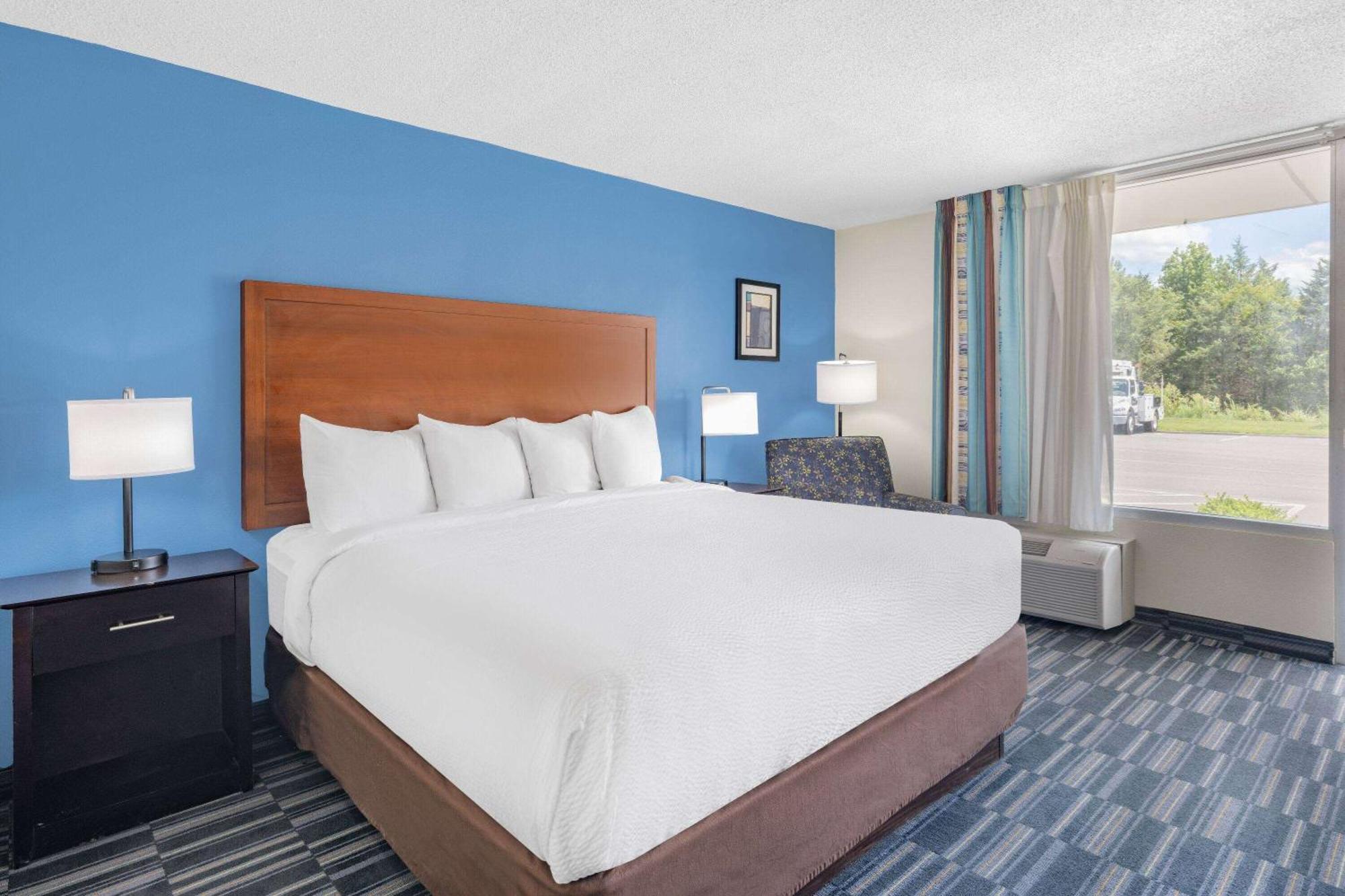 Days Inn And Suites By Wyndham Oxford Exteriér fotografie